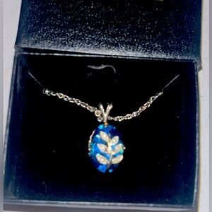 New in the box, Vintage Avon necklace